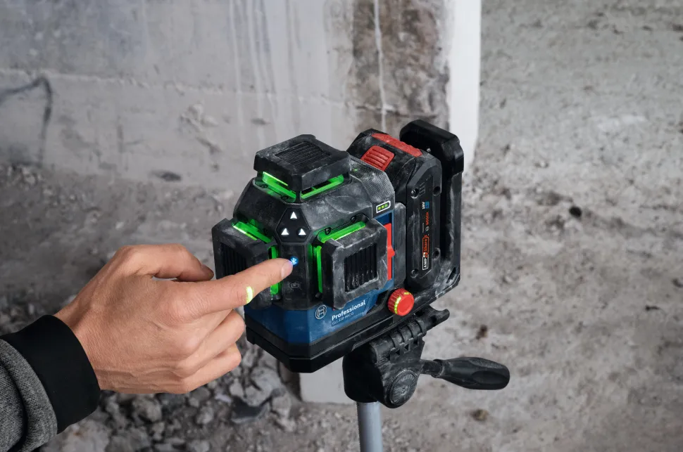 Bosch Power Tools 18V Leveling and Alignment Laser GLL330-80CGN