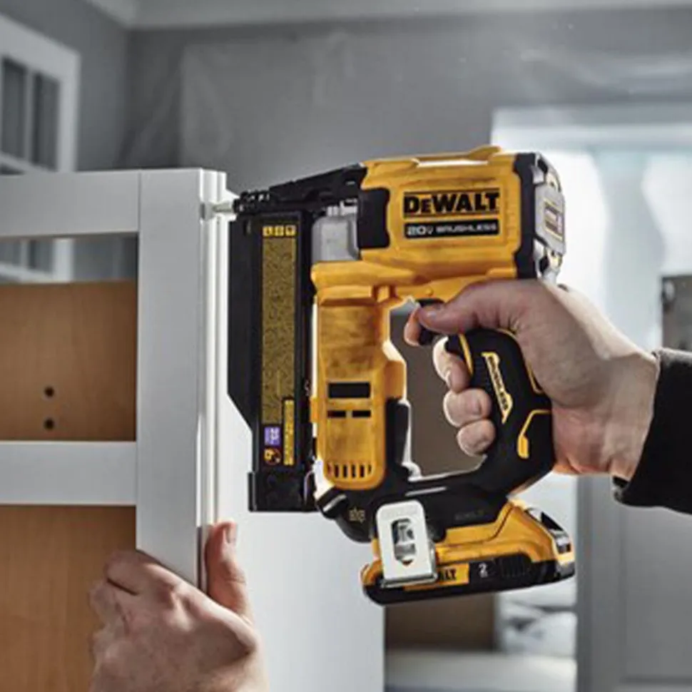 DeWalt Atomic Compact Series 20V MAX Brushless Cordless 23 Gauge Pin Nailer Kit DCN623D1