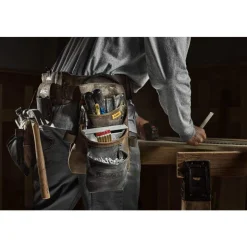 DeWalt Leather Tool Rig DWST550113