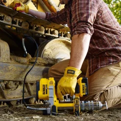 DeWalt 20V Max Cordless Lithium-Ion Grease Gun Kit DCGG571M1