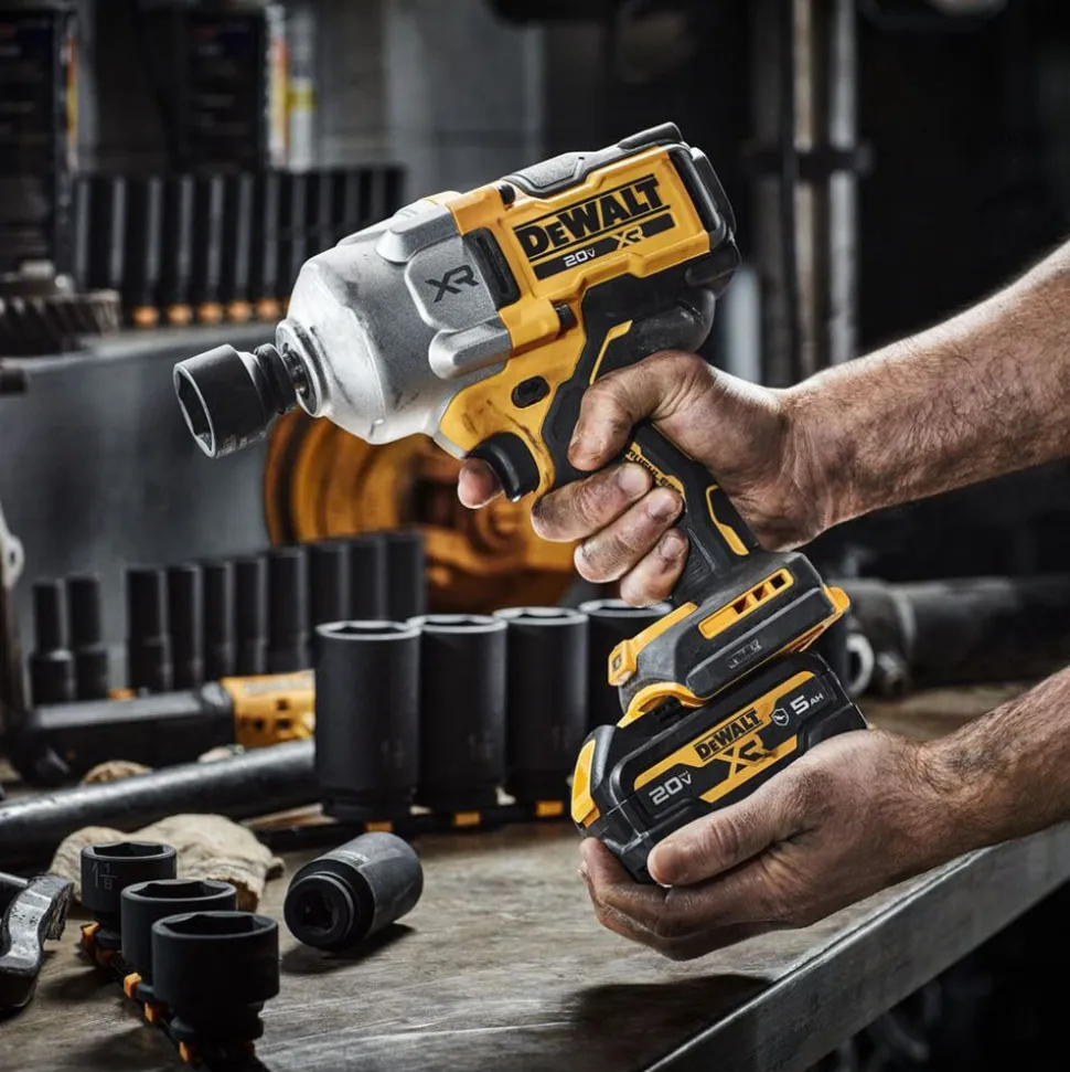 DeWalt 20V MAX XR Brushless Cordless 1/2" High Torque Impact Wrench with Hog Ring Anvil (Tool Only) DCF961B