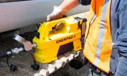 Enerpac 54V Cordless Hydraulic Pump Kit, 115V Charger, 3/2 Manual Valve, 61 cu. in. Usable Oil SC1201MB