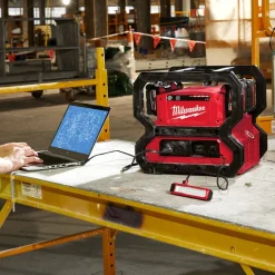 Milwaukee M18 CARRY-ON 3600W/1800W Power Supply 2845-20