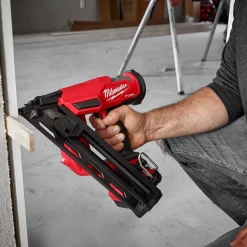 Milwaukee M18 FUEL 15 Gauge Finish Nailer Kit 2839-21CT