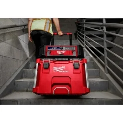 Milwaukee M18 PACKOUT Radio + Charger 2950-20