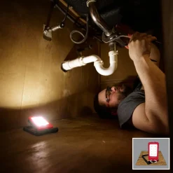 Milwaukee Tools Low-Profile Magnetic Task Light USB Rechargeable 500 Lumens 2013R